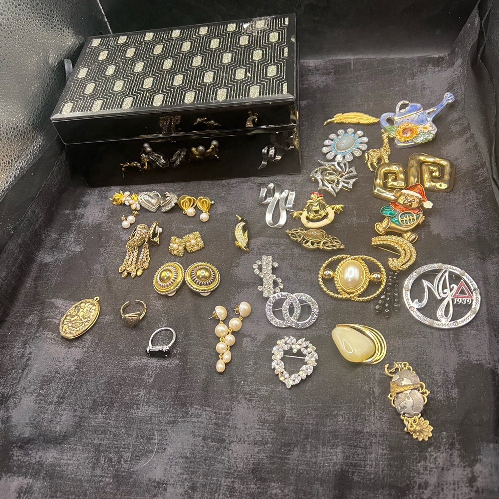 Elegant Gold and Silver Brooch Collection
